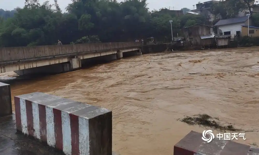 昭平县河水暴涨_贺州市昭平县暴雨天气_昭平县天气