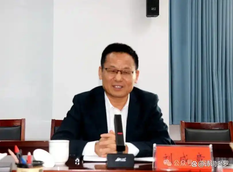 嵩县县委书记辛俊峰教育强县战略_河南郸城一高刘成章校长嵩县一高讲座_洛阳栾川一高校长